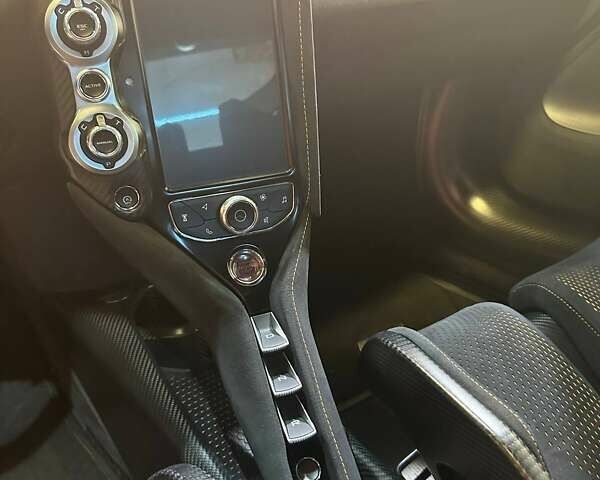 Оранжевый МакЛарен 765, объемом двигателя 3.99 л и пробегом 2 тыс. км за 484068 $, фото 9 на Automoto.ua