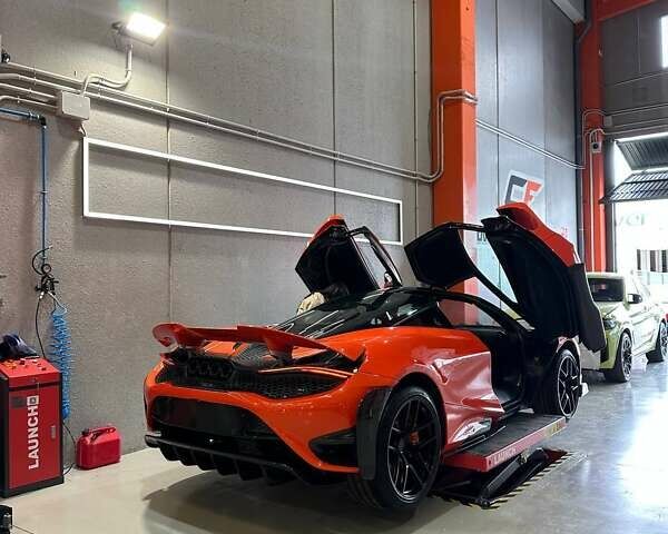 Оранжевый МакЛарен 765, объемом двигателя 3.99 л и пробегом 2 тыс. км за 484068 $, фото 1 на Automoto.ua