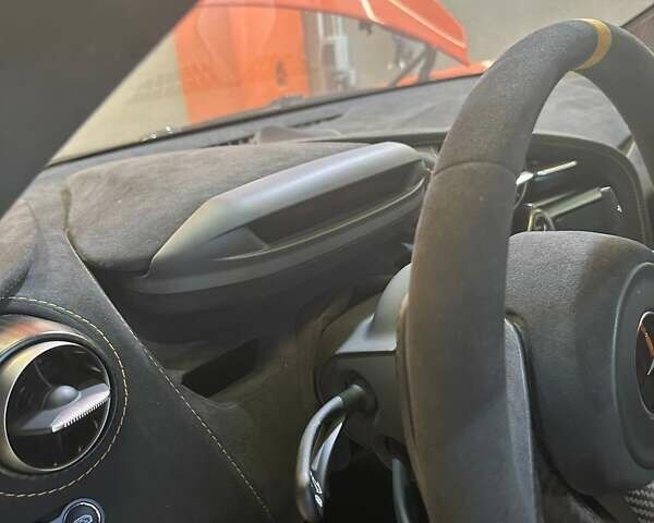 Оранжевый МакЛарен 765, объемом двигателя 3.99 л и пробегом 2 тыс. км за 484068 $, фото 10 на Automoto.ua