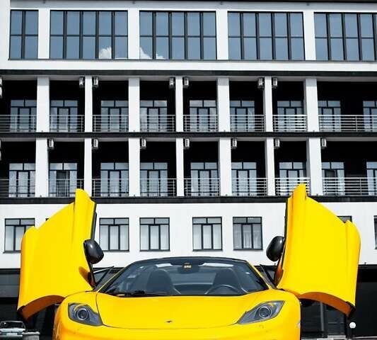 Желтый МакЛарен МП4, объемом двигателя 3.8 л и пробегом 26 тыс. км за 150000 $, фото 11 на Automoto.ua