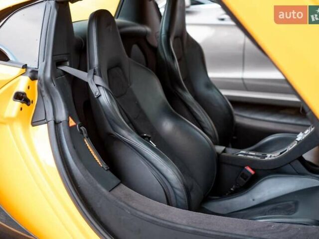 Желтый МакЛарен МП4, объемом двигателя 3.8 л и пробегом 26 тыс. км за 150000 $, фото 2 на Automoto.ua