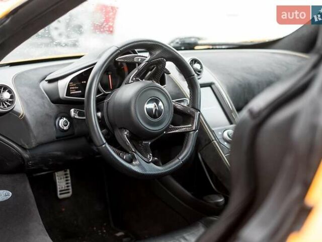 Желтый МакЛарен МП4, объемом двигателя 3.8 л и пробегом 26 тыс. км за 150000 $, фото 4 на Automoto.ua