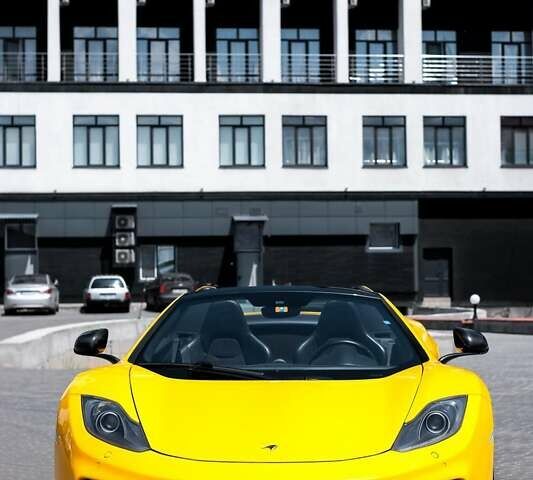 Желтый МакЛарен МП4, объемом двигателя 3.8 л и пробегом 26 тыс. км за 150000 $, фото 9 на Automoto.ua