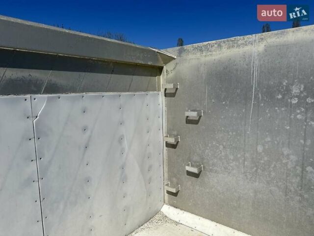 Красный Менчи СА, объемом двигателя 0 л и пробегом 100 тыс. км за 23500 $, фото 46 на Automoto.ua