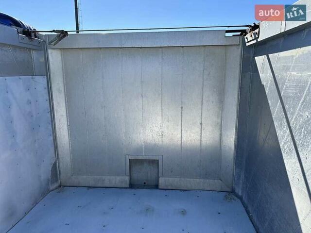 Красный Менчи СА, объемом двигателя 0 л и пробегом 100 тыс. км за 23500 $, фото 41 на Automoto.ua