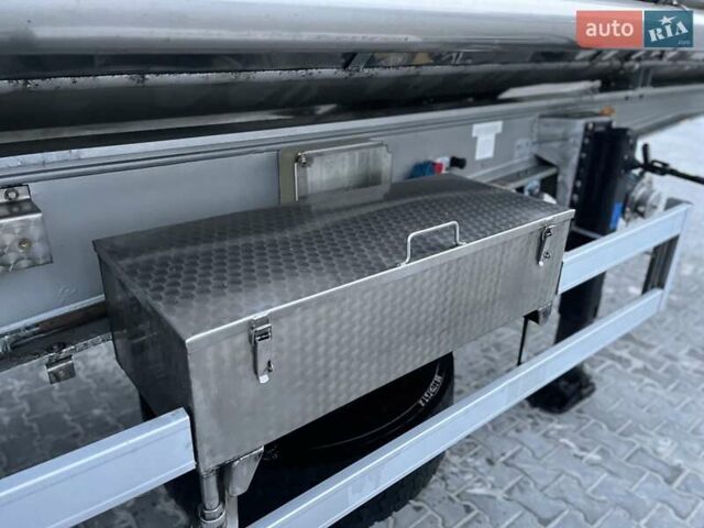 Серый Менчи СЛ, объемом двигателя 0 л и пробегом 0 тыс. км за 27008 $, фото 19 на Automoto.ua