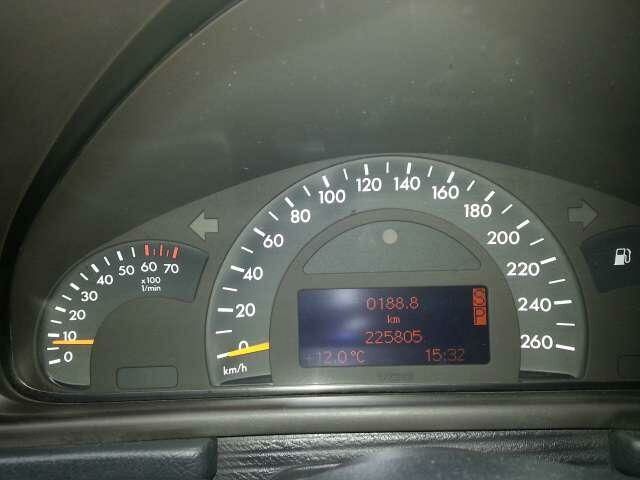 Черный Мерседес 1831, объемом двигателя 1.8 л и пробегом 220 тыс. км за 13900 $, фото 3 на Automoto.ua