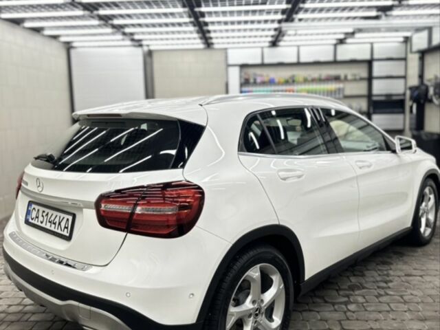 Білий Мерседес 190, об'ємом двигуна 1.6 л та пробігом 146 тис. км за 21500 $, фото 1 на Automoto.ua