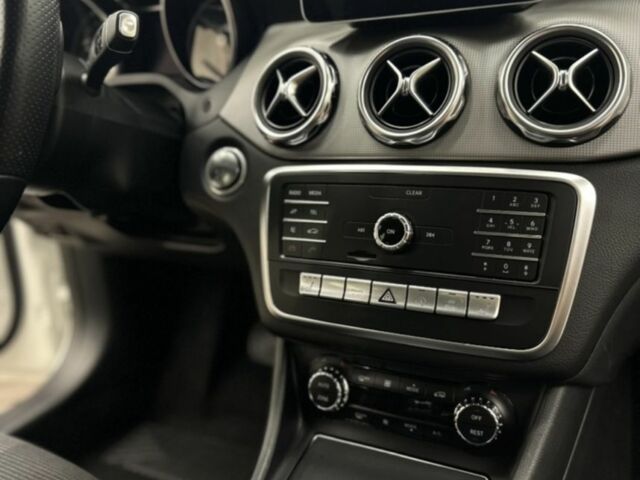 Білий Мерседес 190, об'ємом двигуна 1.6 л та пробігом 146 тис. км за 21500 $, фото 4 на Automoto.ua