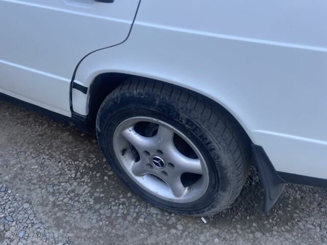 Белый Мерседес 190, объемом двигателя 2 л и пробегом 374 тыс. км за 1650 $, фото 2 на Automoto.ua