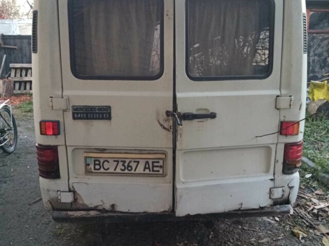 Белый Мерседес 190, объемом двигателя 2.4 л и пробегом 3 тыс. км за 1000 $, фото 2 на Automoto.ua