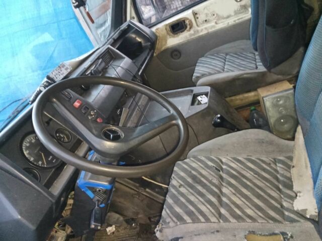 Белый Мерседес 190, объемом двигателя 2.4 л и пробегом 3 тыс. км за 1000 $, фото 5 на Automoto.ua