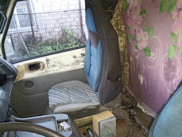 Белый Мерседес 190, объемом двигателя 2.4 л и пробегом 3 тыс. км за 1000 $, фото 4 на Automoto.ua