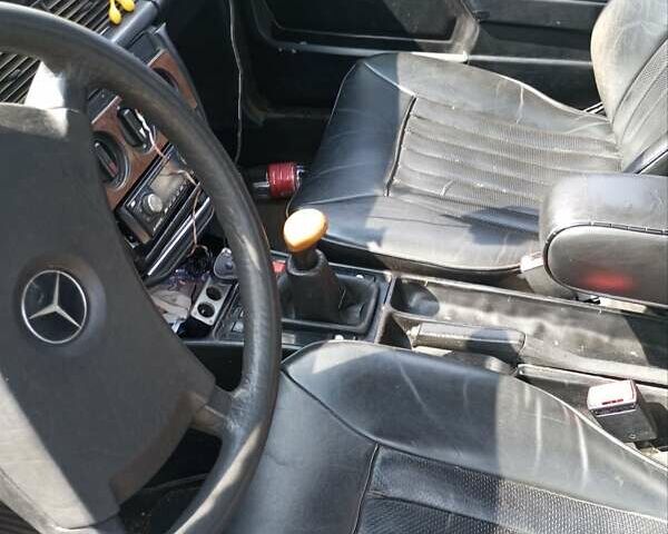 Білий Мерседес 190, об'ємом двигуна 2 л та пробігом 200 тис. км за 2200 $, фото 2 на Automoto.ua