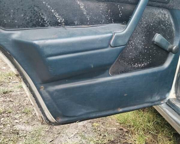 Білий Мерседес 190, об'ємом двигуна 2 л та пробігом 280 тис. км за 1700 $, фото 5 на Automoto.ua