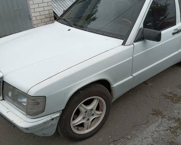 Білий Мерседес 190, об'ємом двигуна 2 л та пробігом 350 тис. км за 1900 $, фото 1 на Automoto.ua