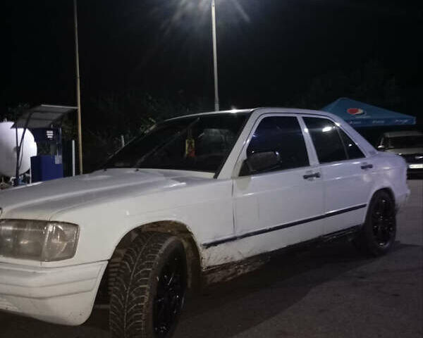 Білий Мерседес 190, об'ємом двигуна 2 л та пробігом 170 тис. км за 1499 $, фото 2 на Automoto.ua