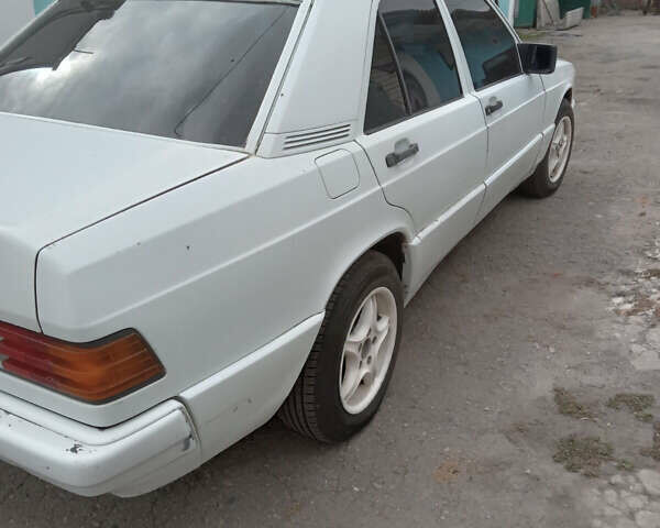 Білий Мерседес 190, об'ємом двигуна 2 л та пробігом 350 тис. км за 1900 $, фото 4 на Automoto.ua