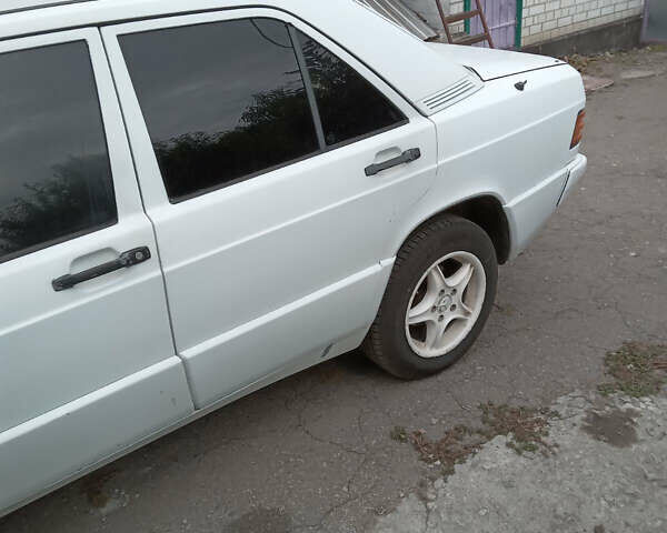 Білий Мерседес 190, об'ємом двигуна 2 л та пробігом 350 тис. км за 1900 $, фото 2 на Automoto.ua