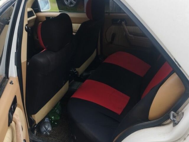 Белый Мерседес 190, объемом двигателя 2 л и пробегом 500 тыс. км за 1300 $, фото 5 на Automoto.ua