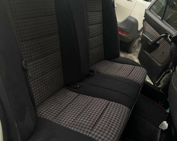 Білий Мерседес 190, об'ємом двигуна 2 л та пробігом 379 тис. км за 2200 $, фото 8 на Automoto.ua