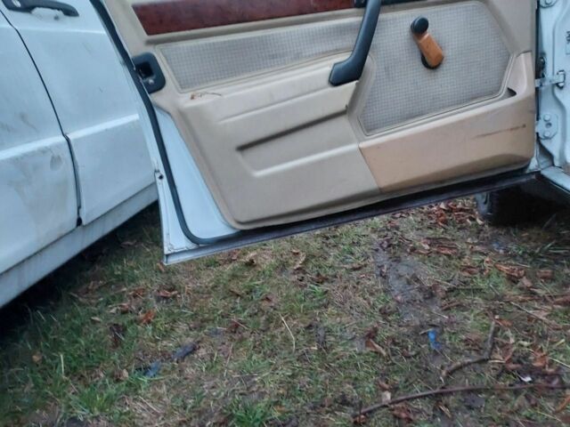 Белый Мерседес 190, объемом двигателя 2 л и пробегом 333 тыс. км за 950 $, фото 7 на Automoto.ua