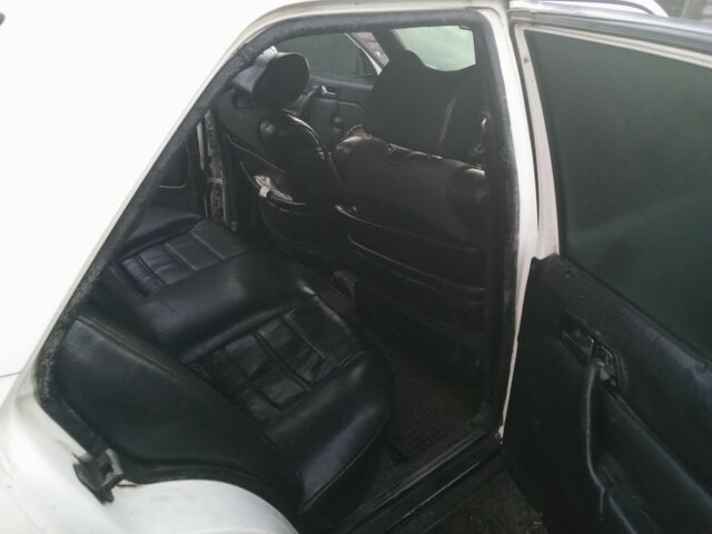 Белый Мерседес 190, объемом двигателя 2 л и пробегом 549 тыс. км за 1183 $, фото 4 на Automoto.ua