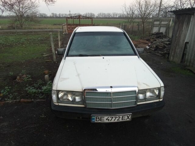 Белый Мерседес 190, объемом двигателя 2 л и пробегом 549 тыс. км за 1183 $, фото 5 на Automoto.ua