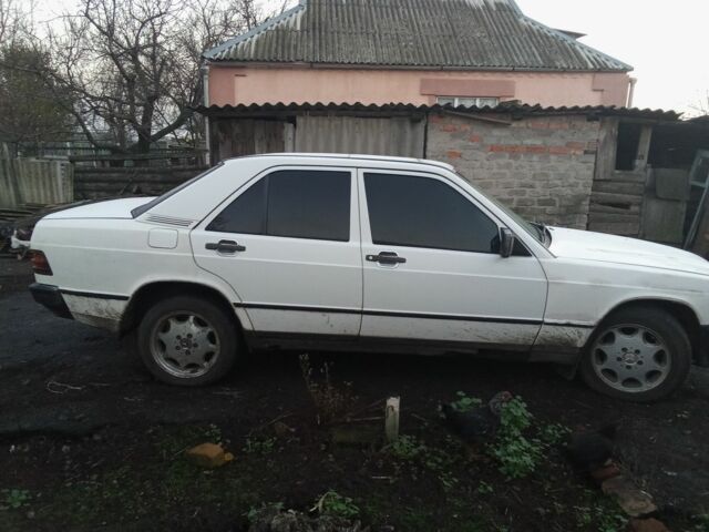 Белый Мерседес 190, объемом двигателя 2 л и пробегом 549 тыс. км за 1183 $, фото 1 на Automoto.ua