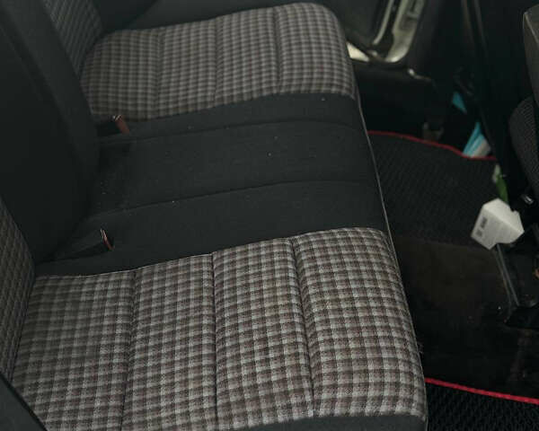 Білий Мерседес 190, об'ємом двигуна 2 л та пробігом 379 тис. км за 2200 $, фото 7 на Automoto.ua