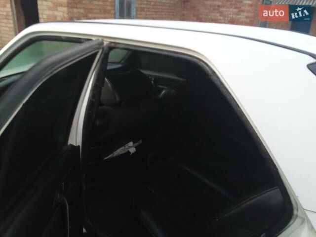 Білий Мерседес 190, об'ємом двигуна 2 л та пробігом 549 тис. км за 1183 $, фото 2 на Automoto.ua