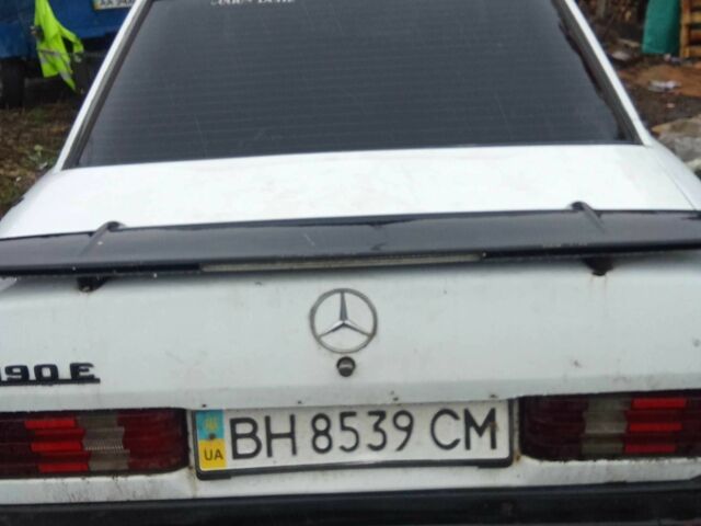 Білий Мерседес 190, об'ємом двигуна 2 л та пробігом 120 тис. км за 716 $, фото 6 на Automoto.ua