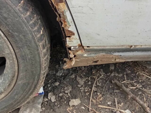 Білий Мерседес 190, об'ємом двигуна 2 л та пробігом 120 тис. км за 716 $, фото 1 на Automoto.ua