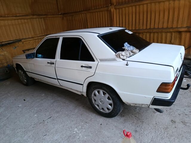 Білий Мерседес 190, об'ємом двигуна 2 л та пробігом 500 тис. км за 1560 $, фото 4 на Automoto.ua