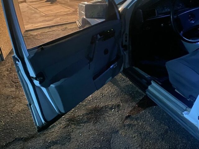 Білий Мерседес 190, об'ємом двигуна 2 л та пробігом 400 тис. км за 1100 $, фото 11 на Automoto.ua