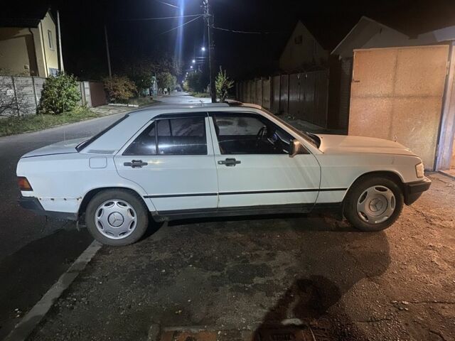 Білий Мерседес 190, об'ємом двигуна 2 л та пробігом 400 тис. км за 1100 $, фото 2 на Automoto.ua