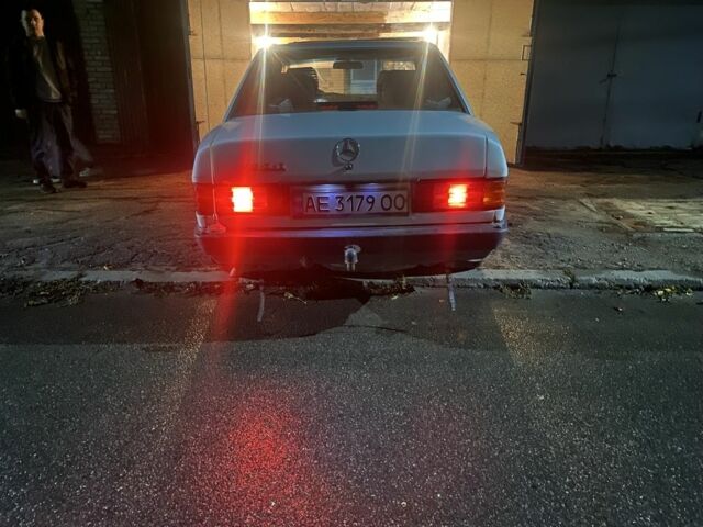 Білий Мерседес 190, об'ємом двигуна 2 л та пробігом 400 тис. км за 1100 $, фото 3 на Automoto.ua