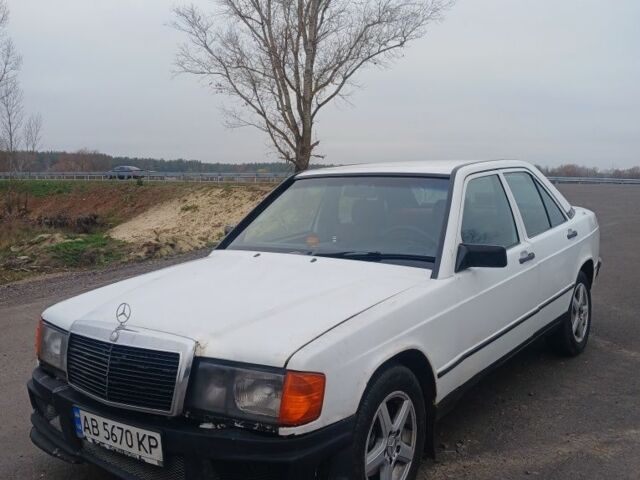 Белый Мерседес 190, объемом двигателя 2 л и пробегом 501 тыс. км за 1750 $, фото 5 на Automoto.ua