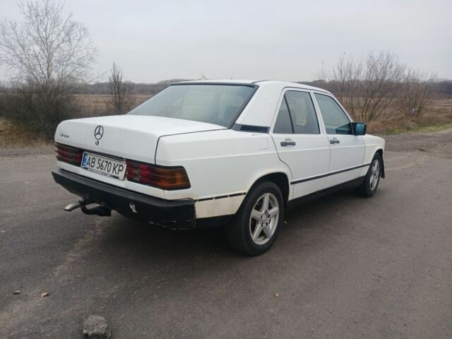 Белый Мерседес 190, объемом двигателя 2 л и пробегом 501 тыс. км за 1750 $, фото 3 на Automoto.ua
