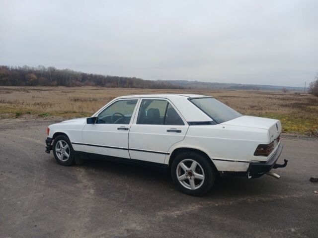 Белый Мерседес 190, объемом двигателя 2 л и пробегом 501 тыс. км за 1750 $, фото 1 на Automoto.ua