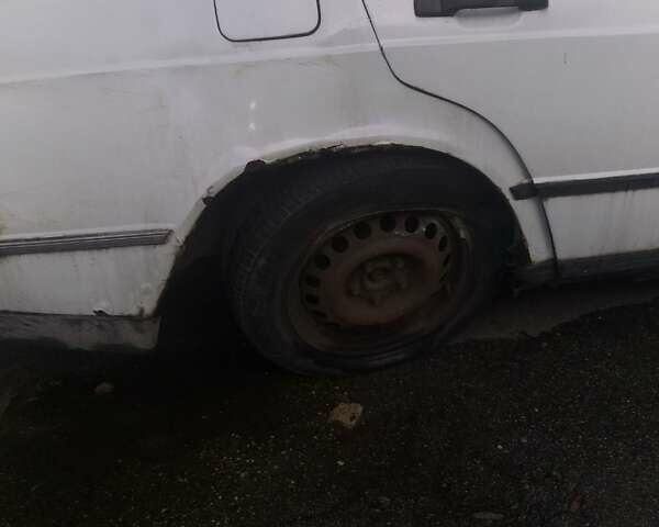 Белый Мерседес 190, объемом двигателя 2 л и пробегом 250 тыс. км за 650 $, фото 6 на Automoto.ua