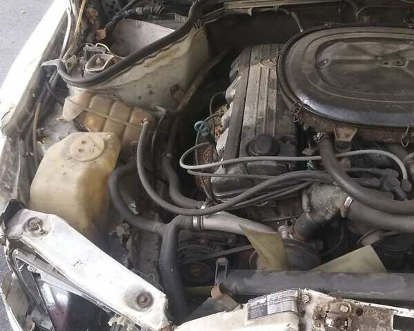 Белый Мерседес 190, объемом двигателя 2 л и пробегом 250 тыс. км за 650 $, фото 15 на Automoto.ua