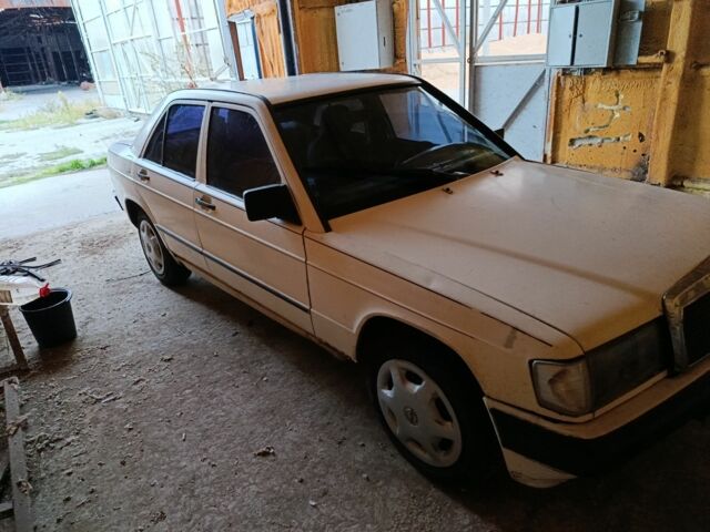 Білий Мерседес 190, об'ємом двигуна 2 л та пробігом 500 тис. км за 1560 $, фото 6 на Automoto.ua