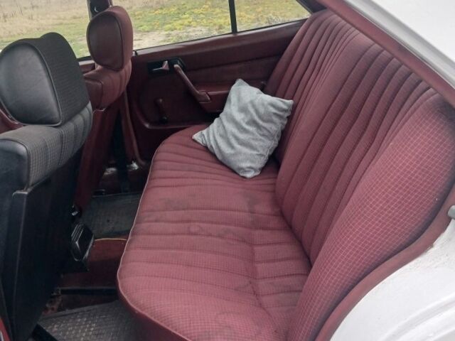 Белый Мерседес 190, объемом двигателя 2 л и пробегом 501 тыс. км за 1750 $, фото 7 на Automoto.ua