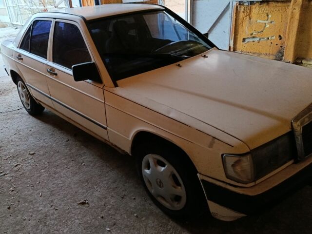 Білий Мерседес 190, об'ємом двигуна 2 л та пробігом 500 тис. км за 1560 $, фото 3 на Automoto.ua