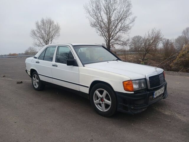 Белый Мерседес 190, объемом двигателя 2 л и пробегом 501 тыс. км за 1750 $, фото 2 на Automoto.ua