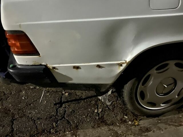 Білий Мерседес 190, об'ємом двигуна 2 л та пробігом 400 тис. км за 1100 $, фото 13 на Automoto.ua