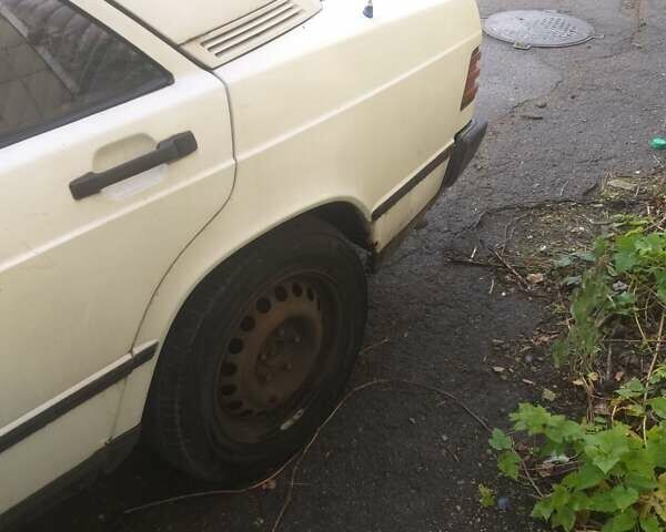 Белый Мерседес 190, объемом двигателя 2 л и пробегом 250 тыс. км за 650 $, фото 10 на Automoto.ua