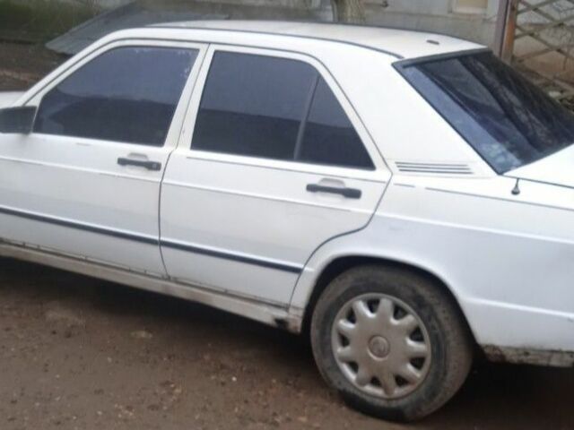 Білий Мерседес 190, об'ємом двигуна 2 л та пробігом 500 тис. км за 1560 $, фото 2 на Automoto.ua