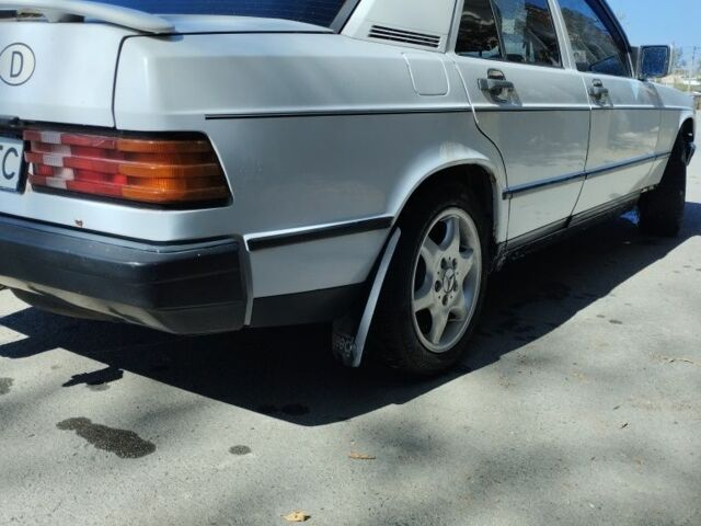 Білий Мерседес 190, об'ємом двигуна 2 л та пробігом 400 тис. км за 1700 $, фото 4 на Automoto.ua